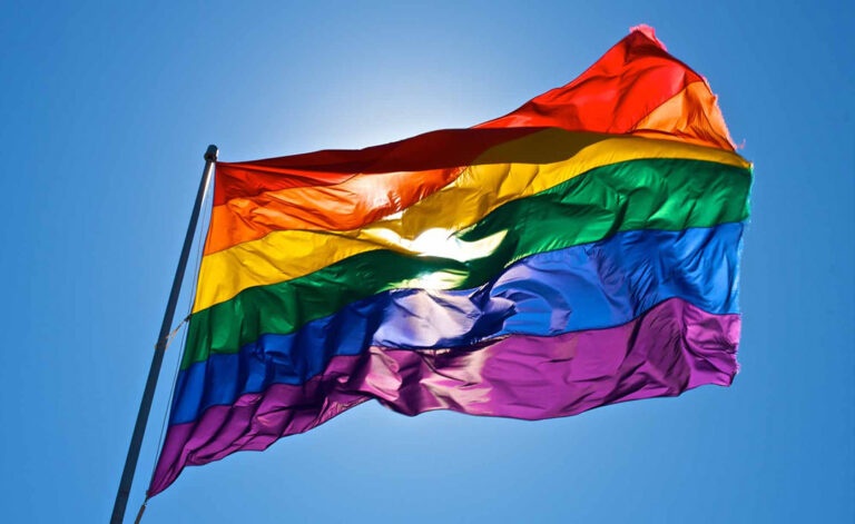 Grupos GLBTI desmienten a Nebot sobre desfiles del orgullo gay y piden permiso para evento del 2014